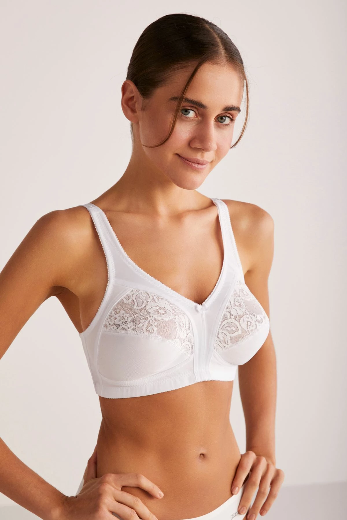 Sytjena Jumeon, dantellë e bardhë, 1C13CSUK001.001.C00018, madhësia 85B