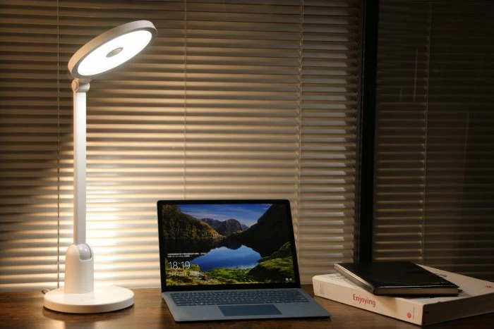 Llambë tavoline LED smart TaoTronics TT-DL1055, ndriçim i rregullueshëm, temperaturë ngjyre e rregullueshme, e bardhë