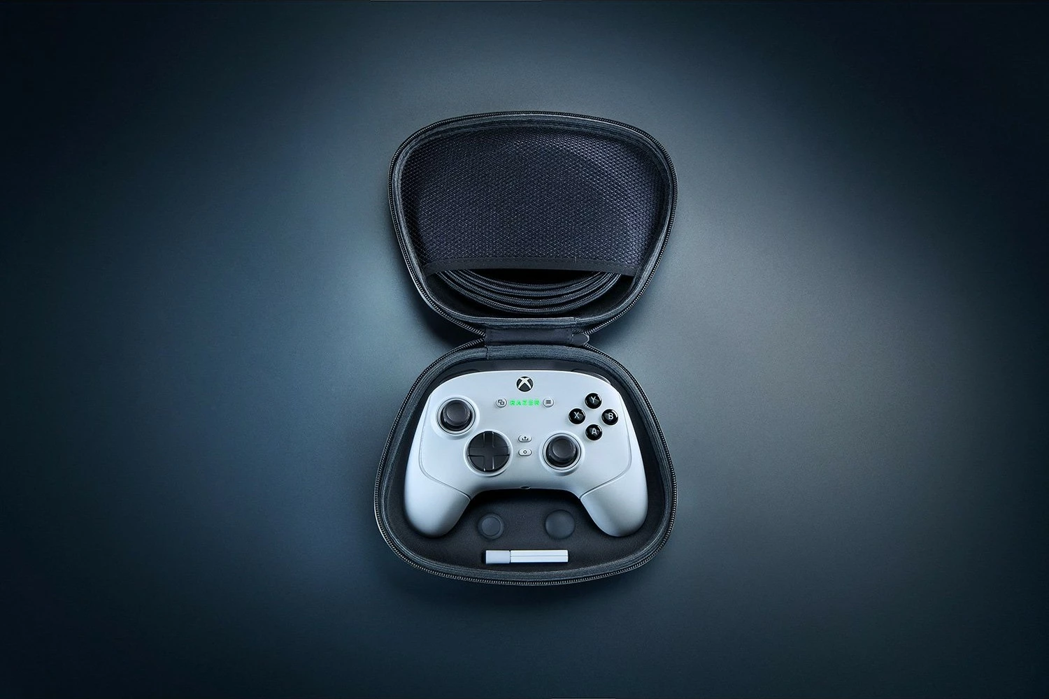 Gamepad Razer Wolverine V3 Pro, wireless, për Xbox & PC, bardhë