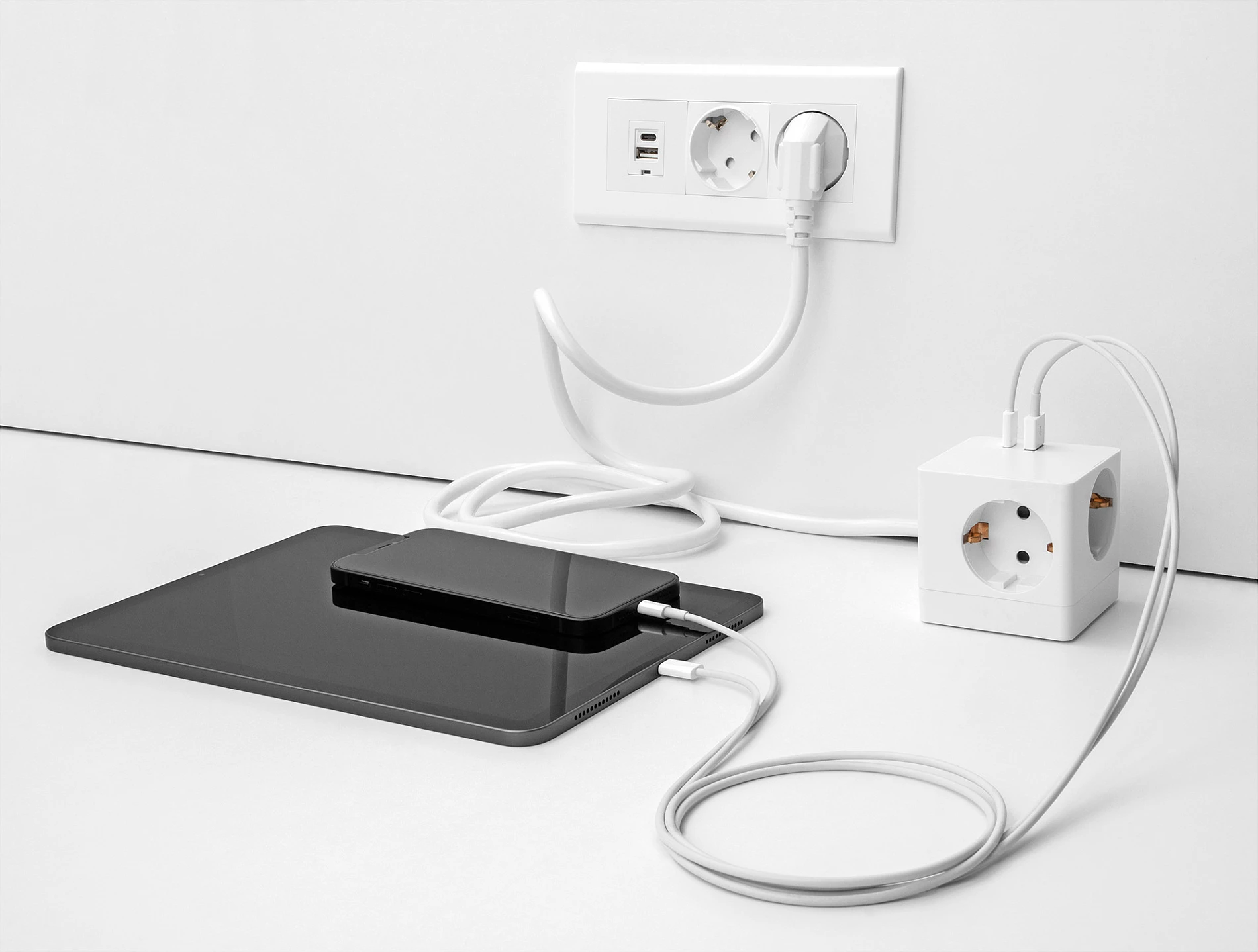 Zgjatues prizash kub DeLOCK 11502, 3x Type F, 2x USB (USB-C PD 20 W), kabllo 1.5 m, i bardhë