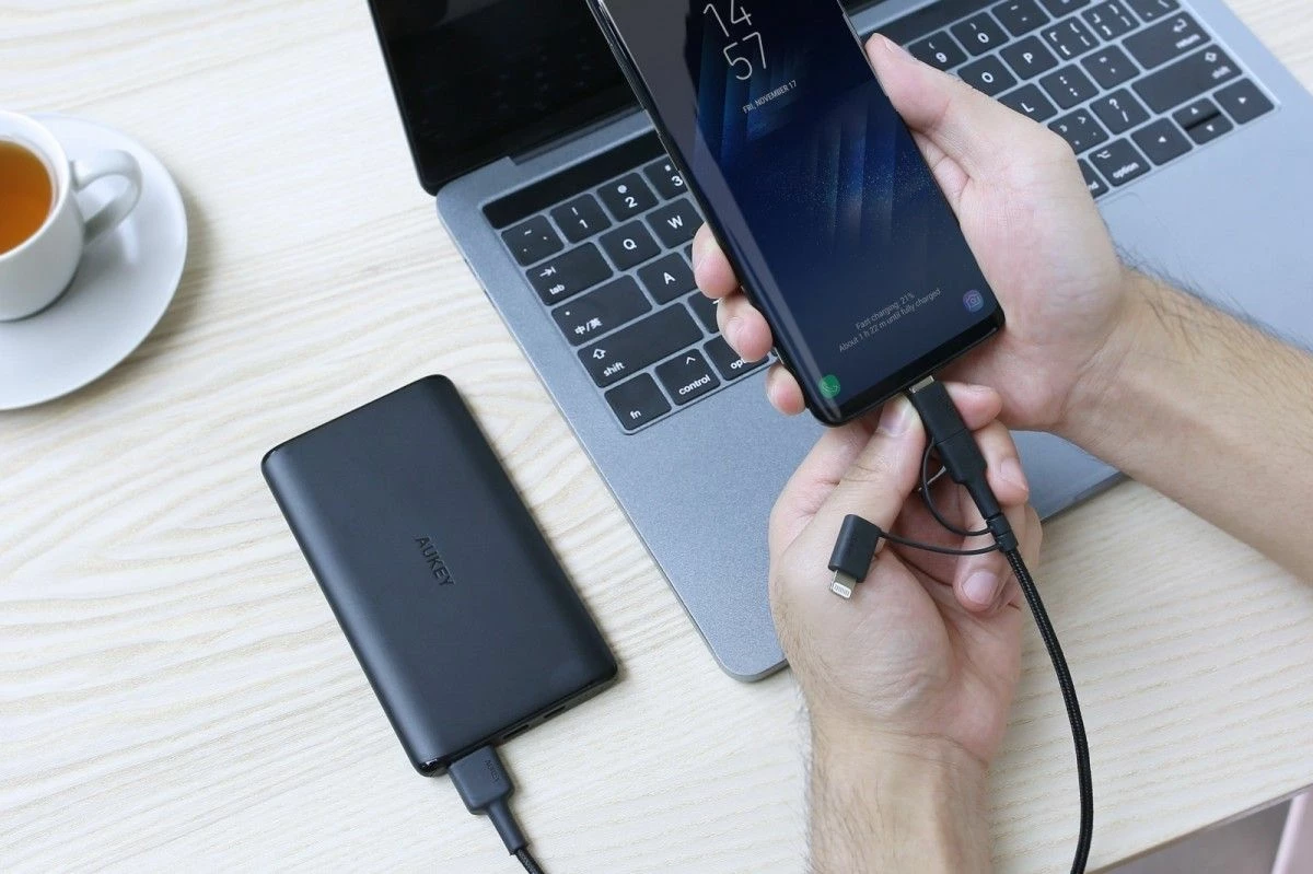 Kabllo USB Aukey CB-BAL5 1.2 m 3-në-1 USB-A në USB-C/Micro USB/Lightning, e zezë