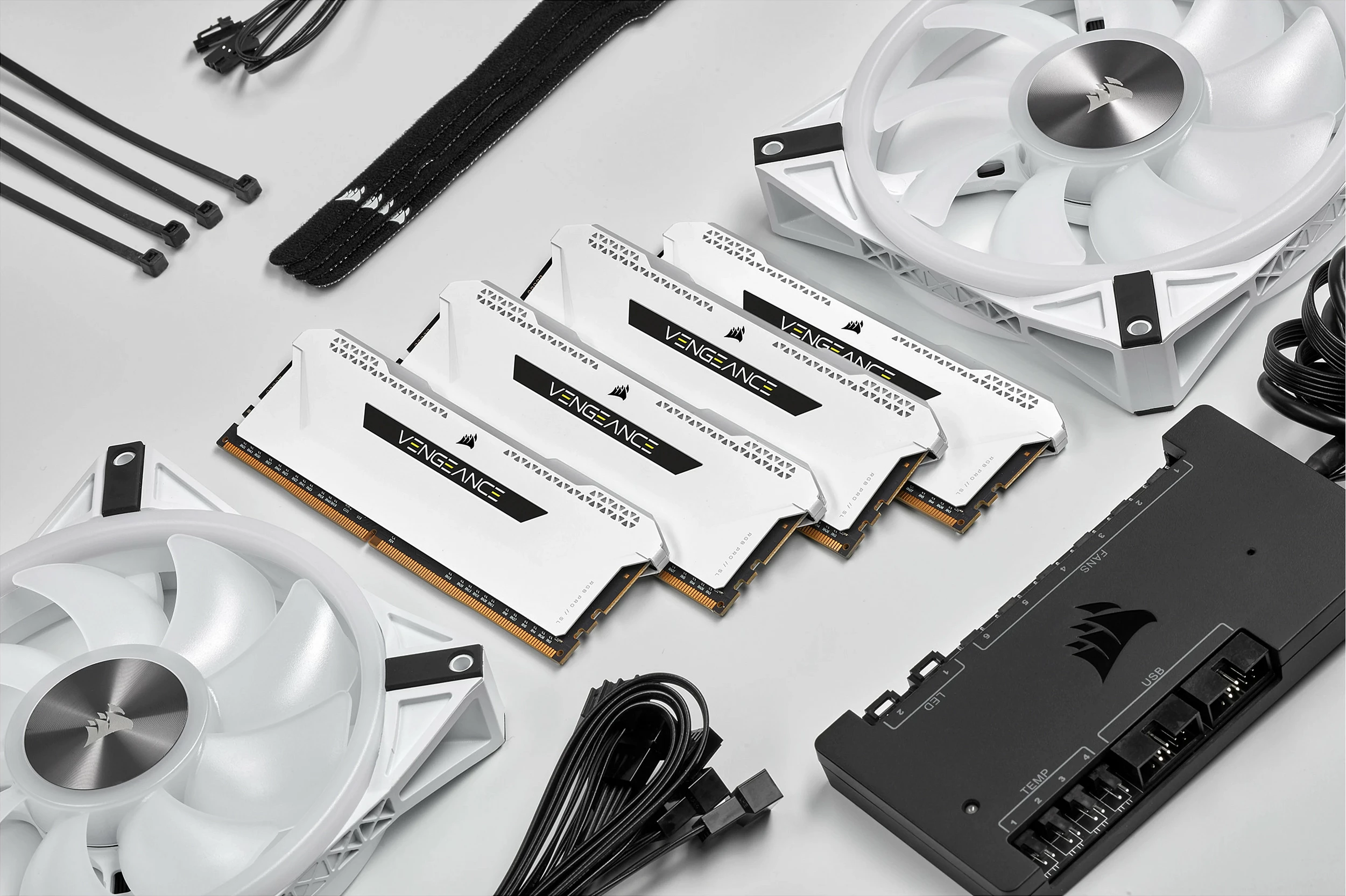 RAM Memorje Corsair Vengeance RGB Pro SL, 32GB (2x16GB) DDR4 3200MHz CL16, RGB, e bardhë