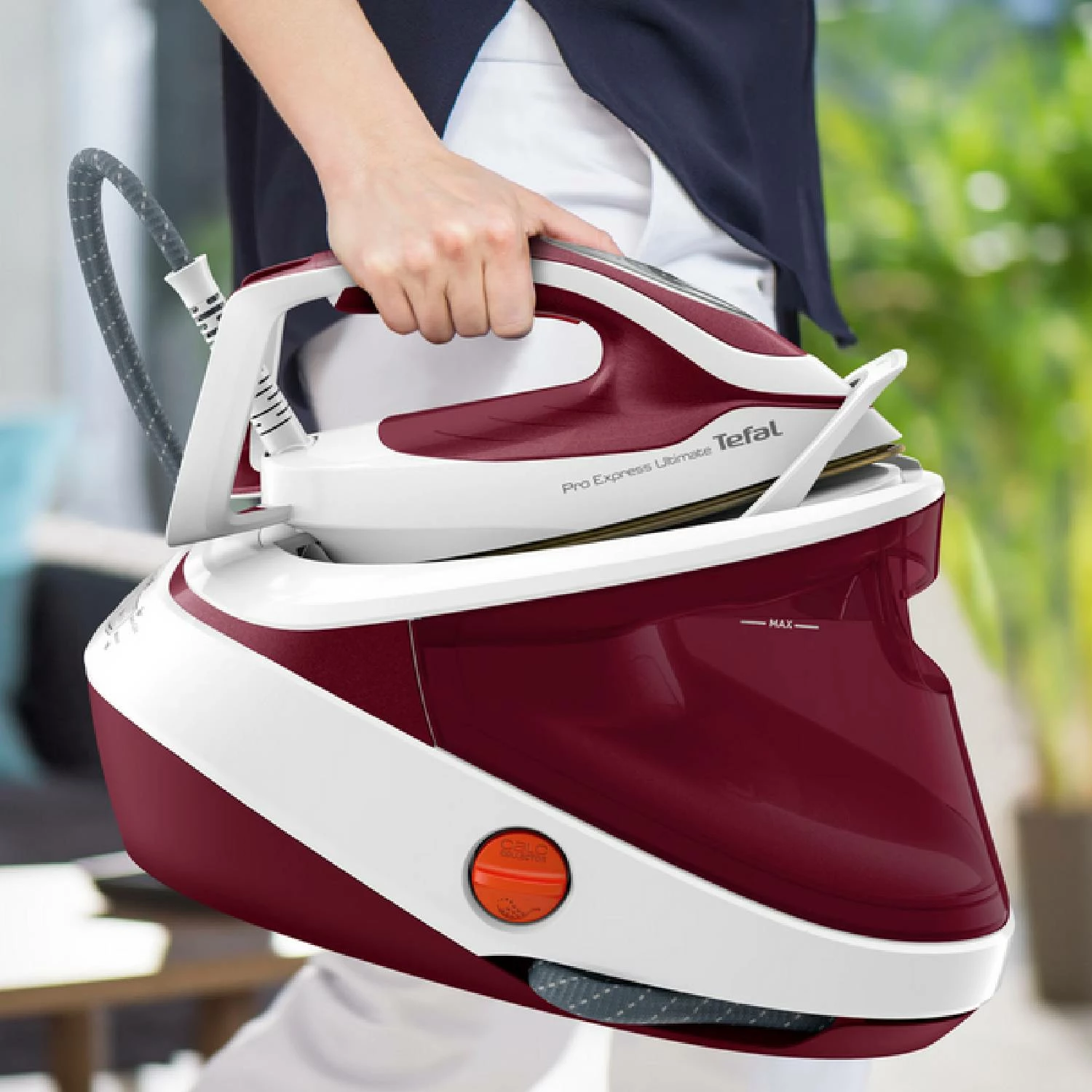 Hekur me avull me presion të lartë Tefal GV9711E0 3000W 7.5 bar bardhë-kuqe