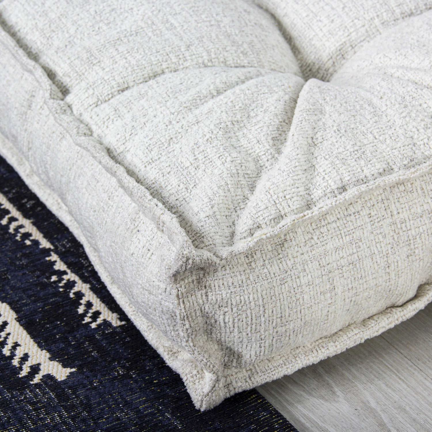 Jastëk për divan Atelier del Sofa, buklet, i bardhë