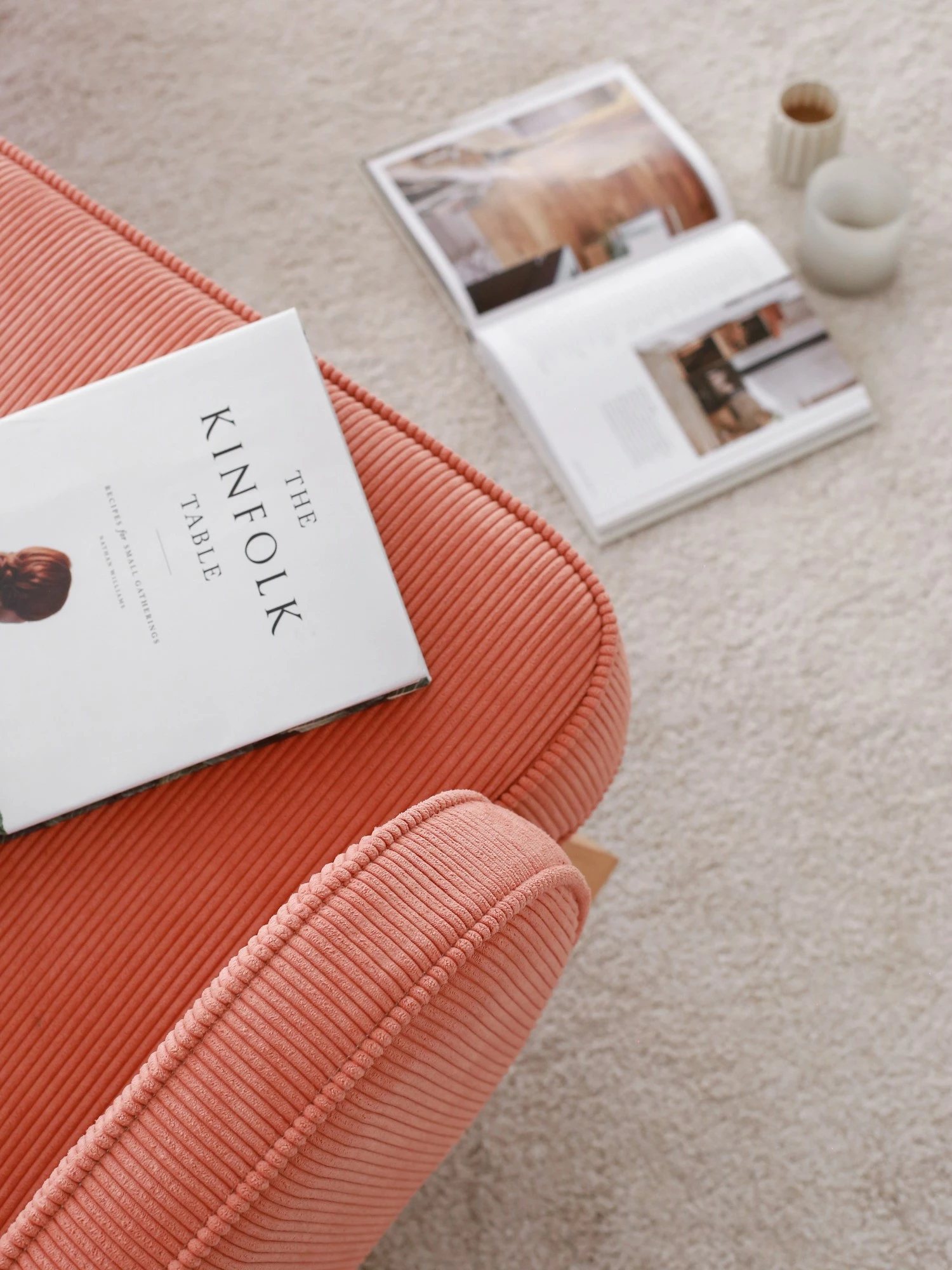 Karrige krahu Yoko, kadife kordon, ngjyrë korale