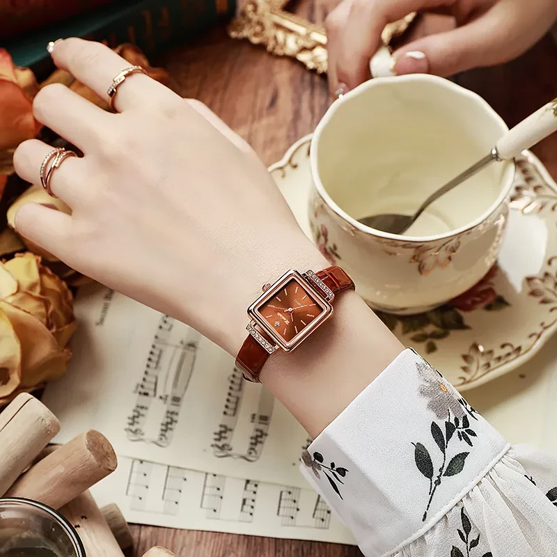 Orë dore për femra LD22B, kafe