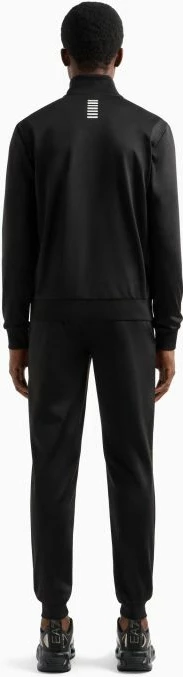 Trenerka Yakimasport, e zezë