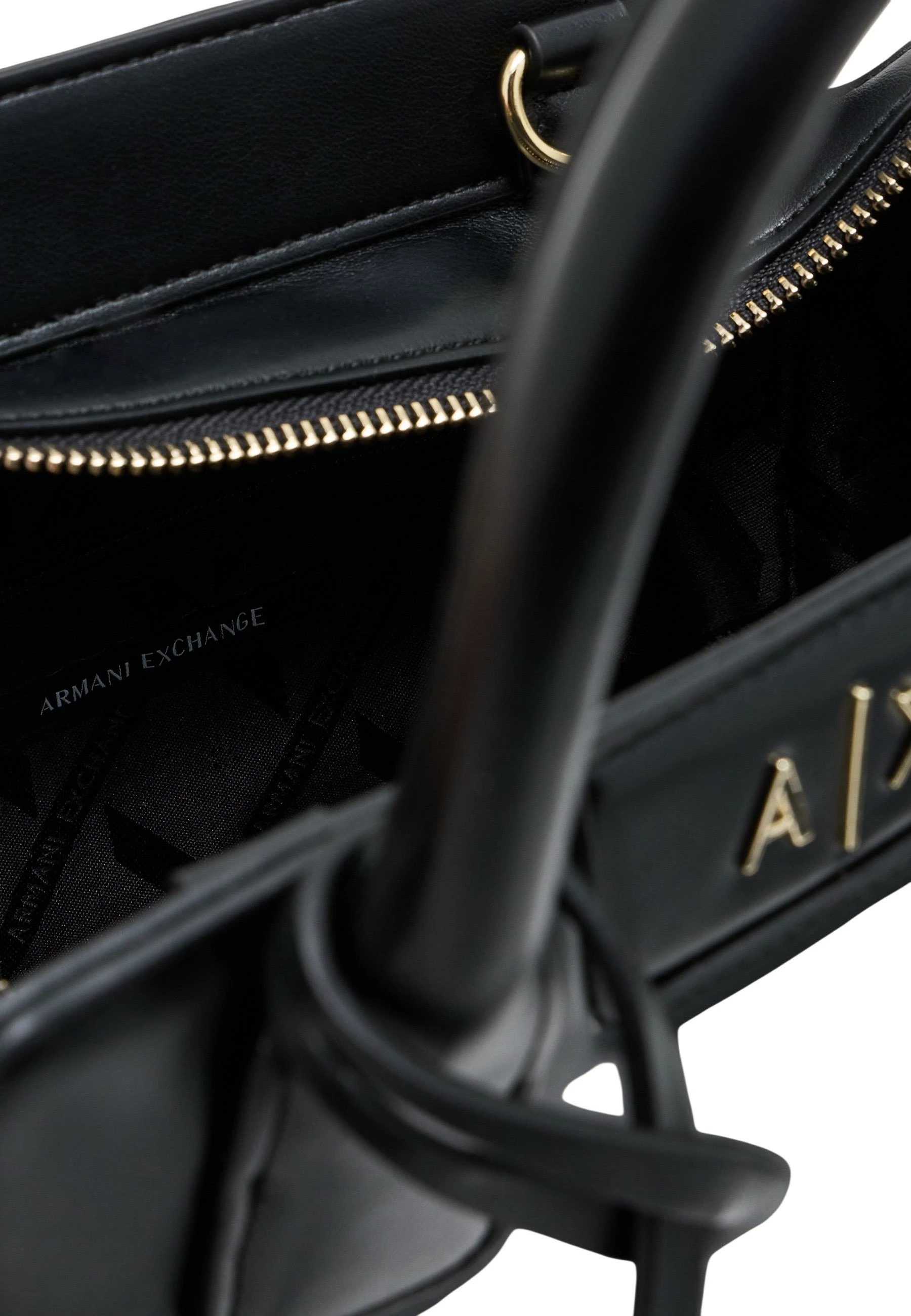 Çantë krahu për femra Armani Exchange XW002159 AF26570, e zezë