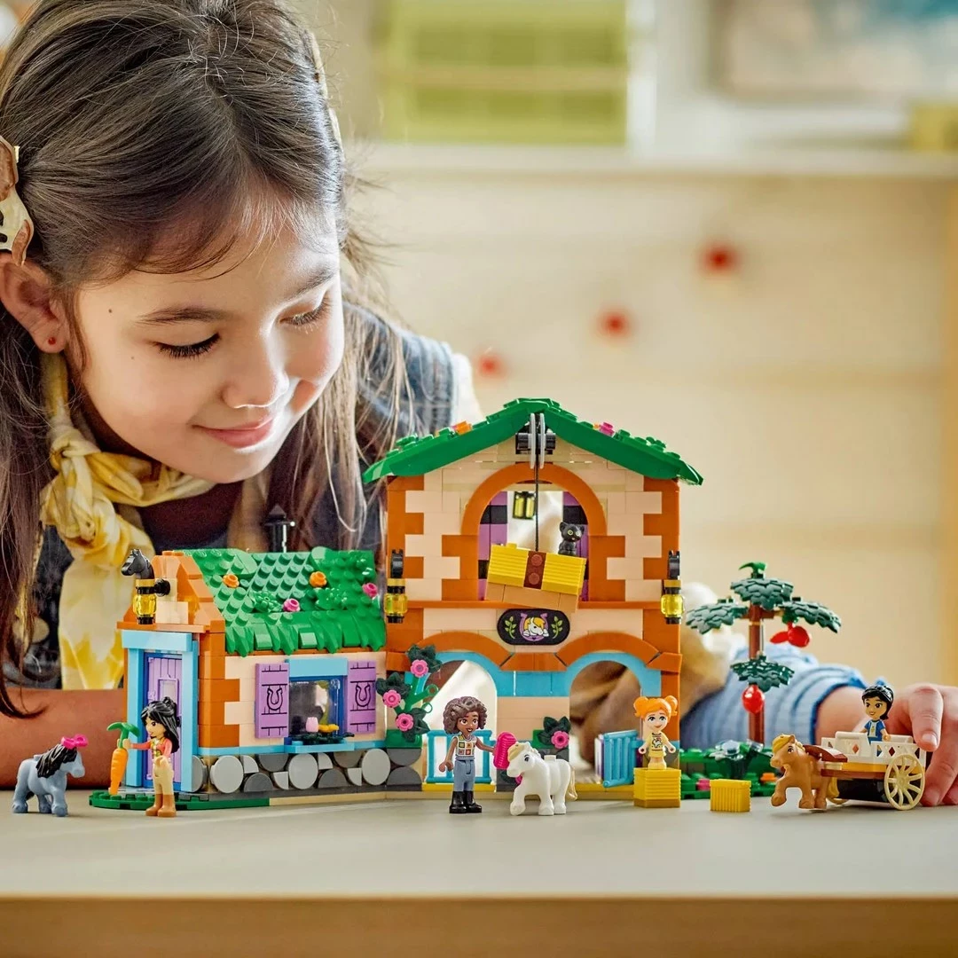 Set LEGO Friends Pony Ranch & Stable 42654, 727 pjesë, për fëmijë 7+
