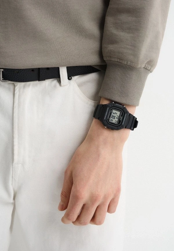 Orë dore Casio W-218H-1AV, e zezë