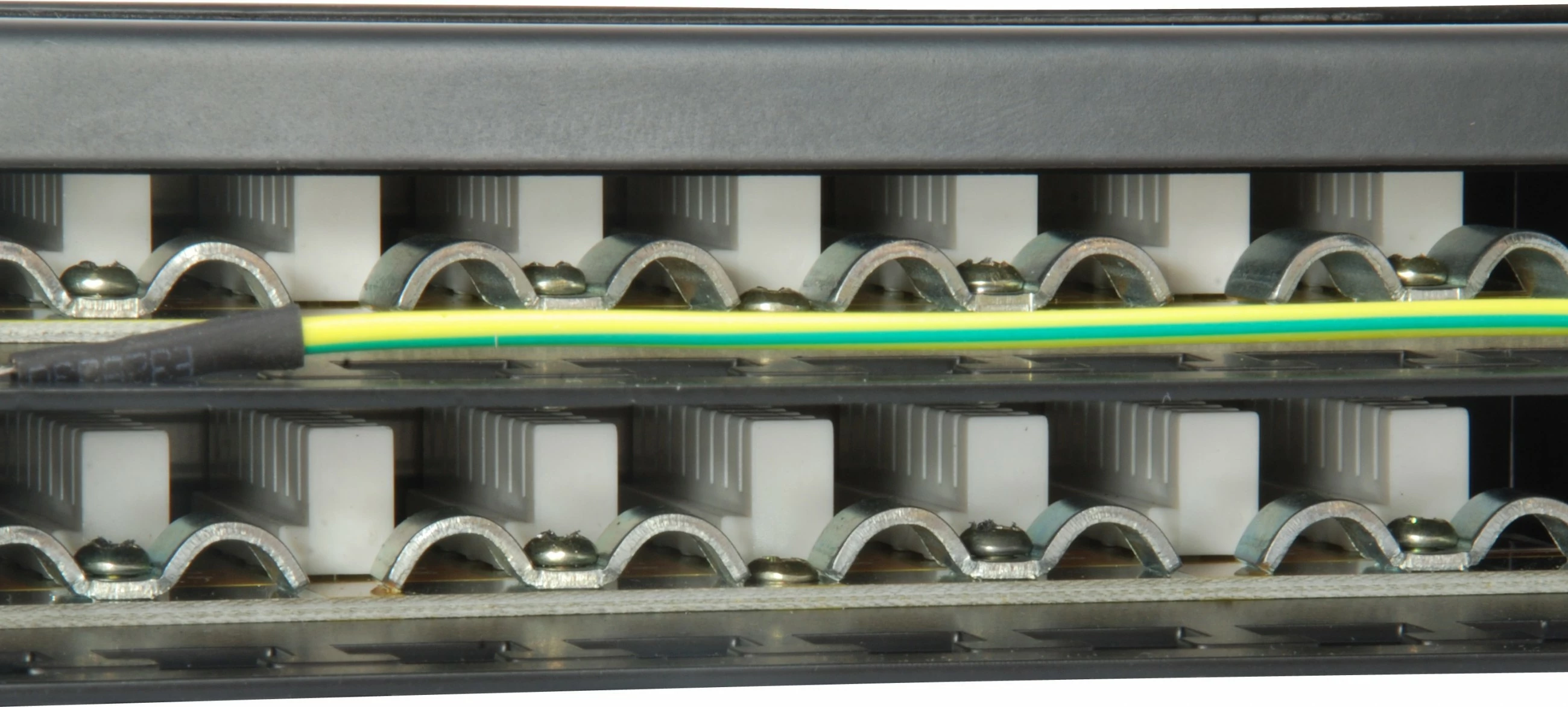 Patch panel Equip 48-portë, Cat6, 1U, i zi, rack mounting