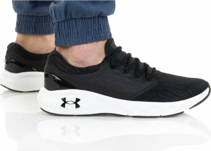 Atlete për meshkuj Under Armour, të zezë