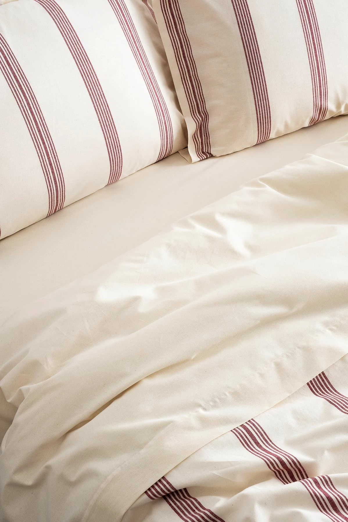 Set mbulesë për jorgan dopio, L'Essentiel Linge de Maison, Asos, ngjyrë burgundy