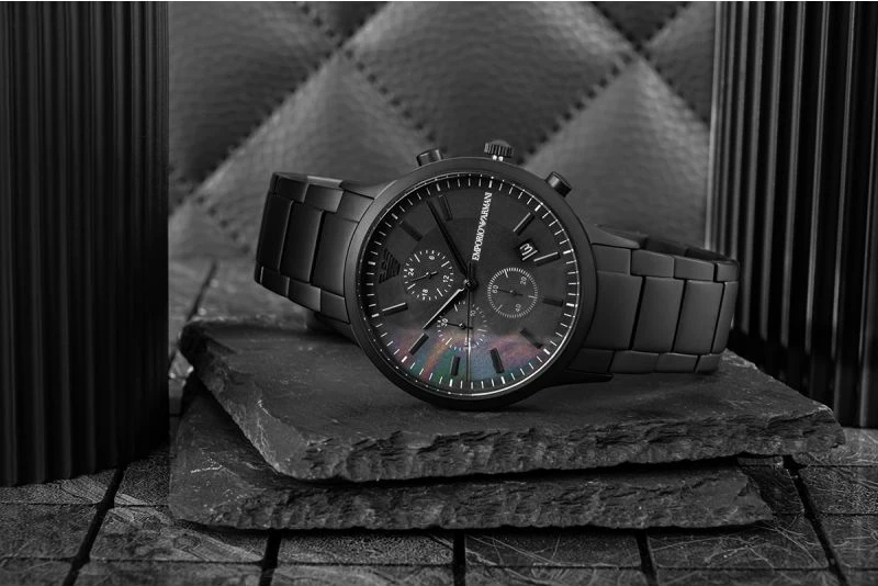 Orë dore për meshkuj Emporio Armani, e zezë
