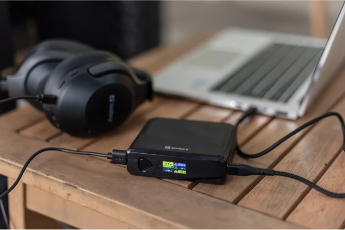 Powerbank Sandberg Travel 421-25 20000mAh PD100W me karikim pa kabllo, e zezë