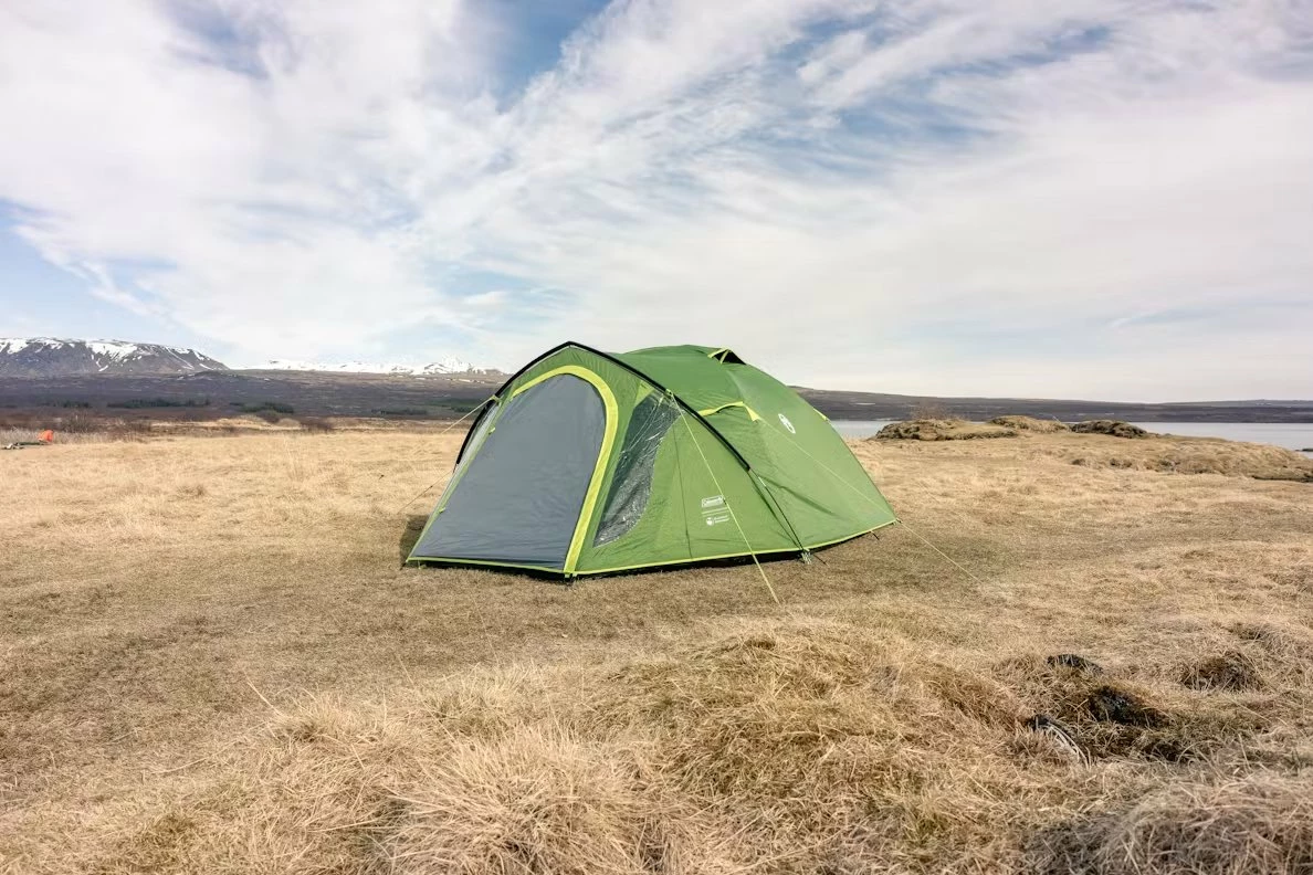 Çadër kampingu Coleman Darwin 4 Plus BlackOut, 4-personëshe, dy-shtresore, 4500 mm, jeshile