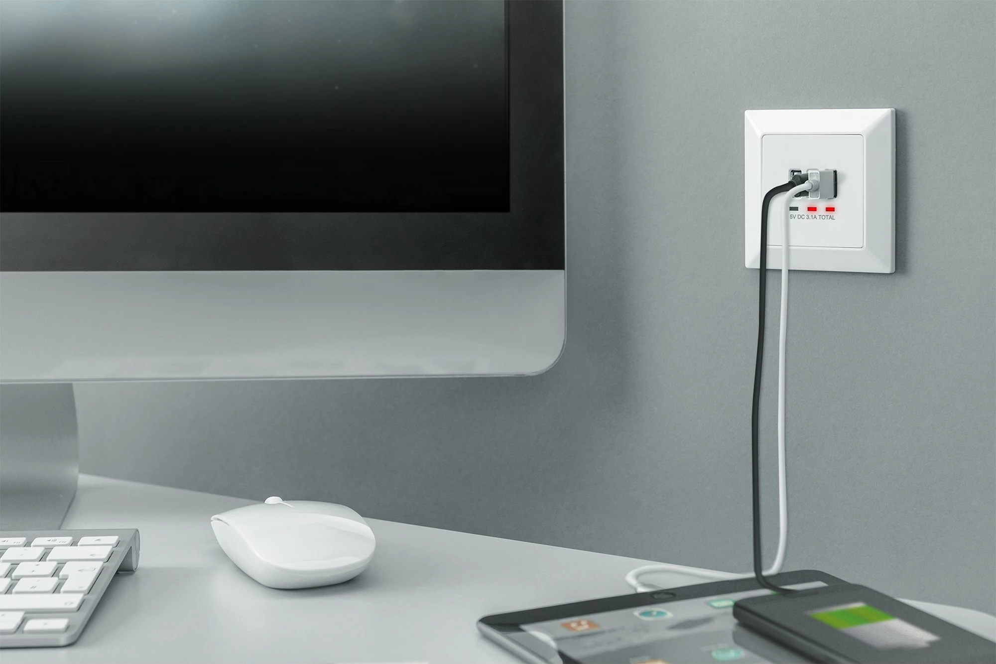 Prizë murale Digitus, 2x USB-A, 1x USB-C, e bardhë