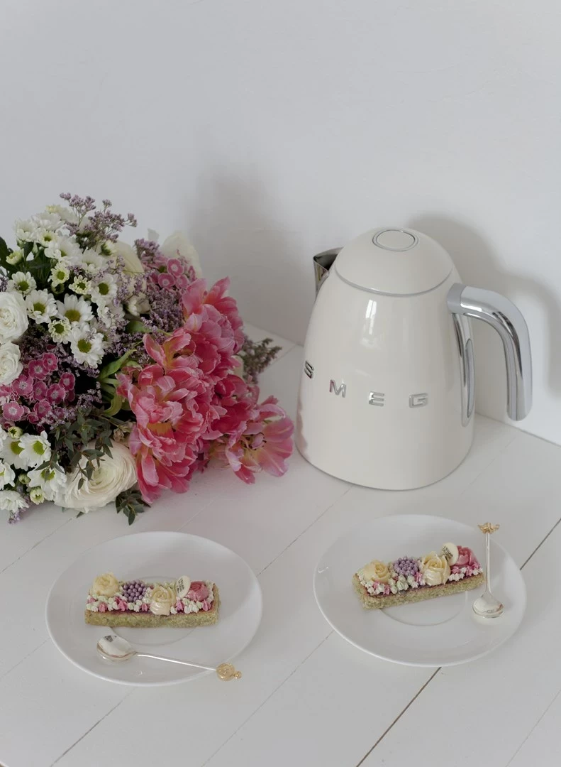 Ibrik elektrik SMEG KLF04CREU, 1.7L, krem