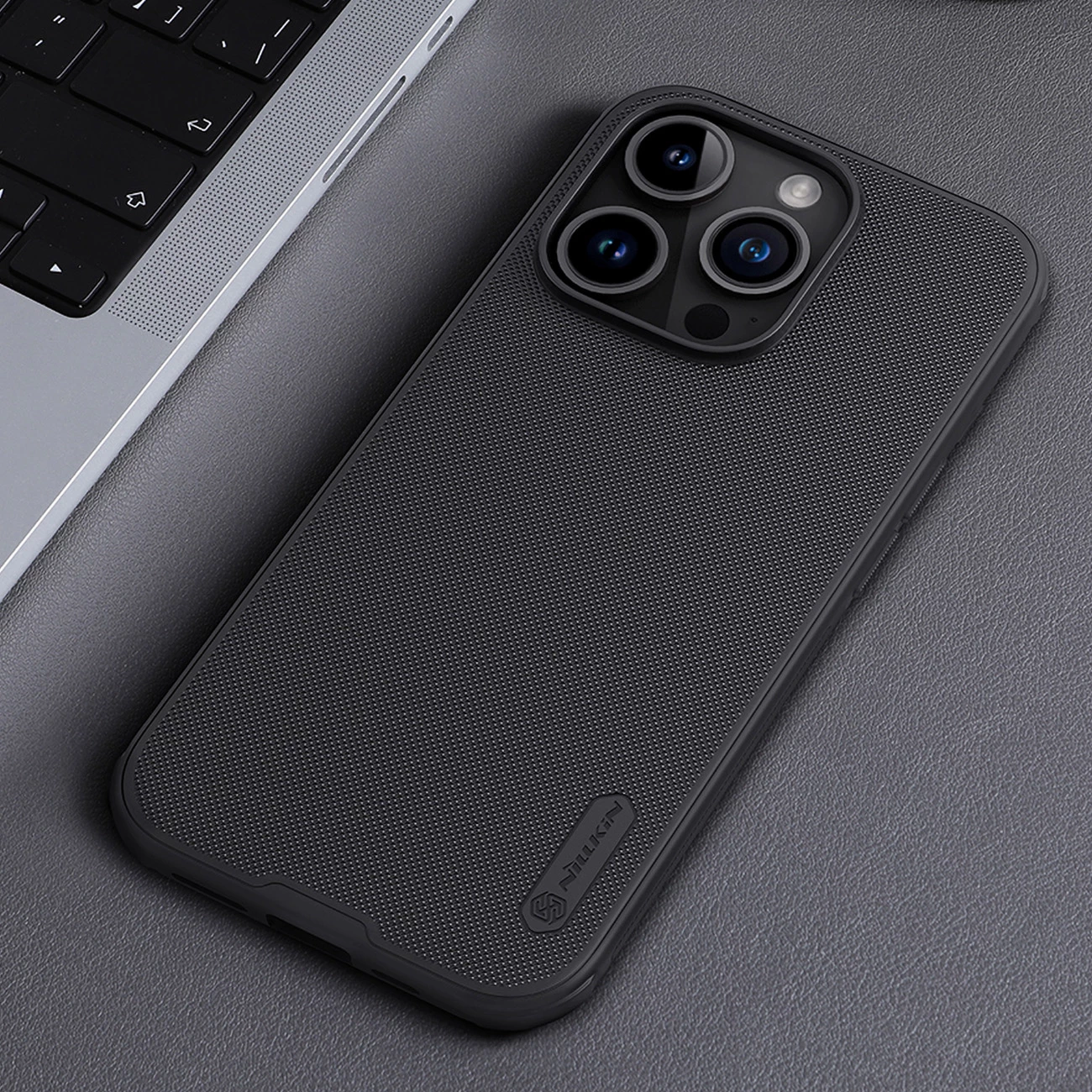 Mbështjellës Nillkin Super Frosted Shield Pro Magnetic për iPhone 15 Pro, i zi