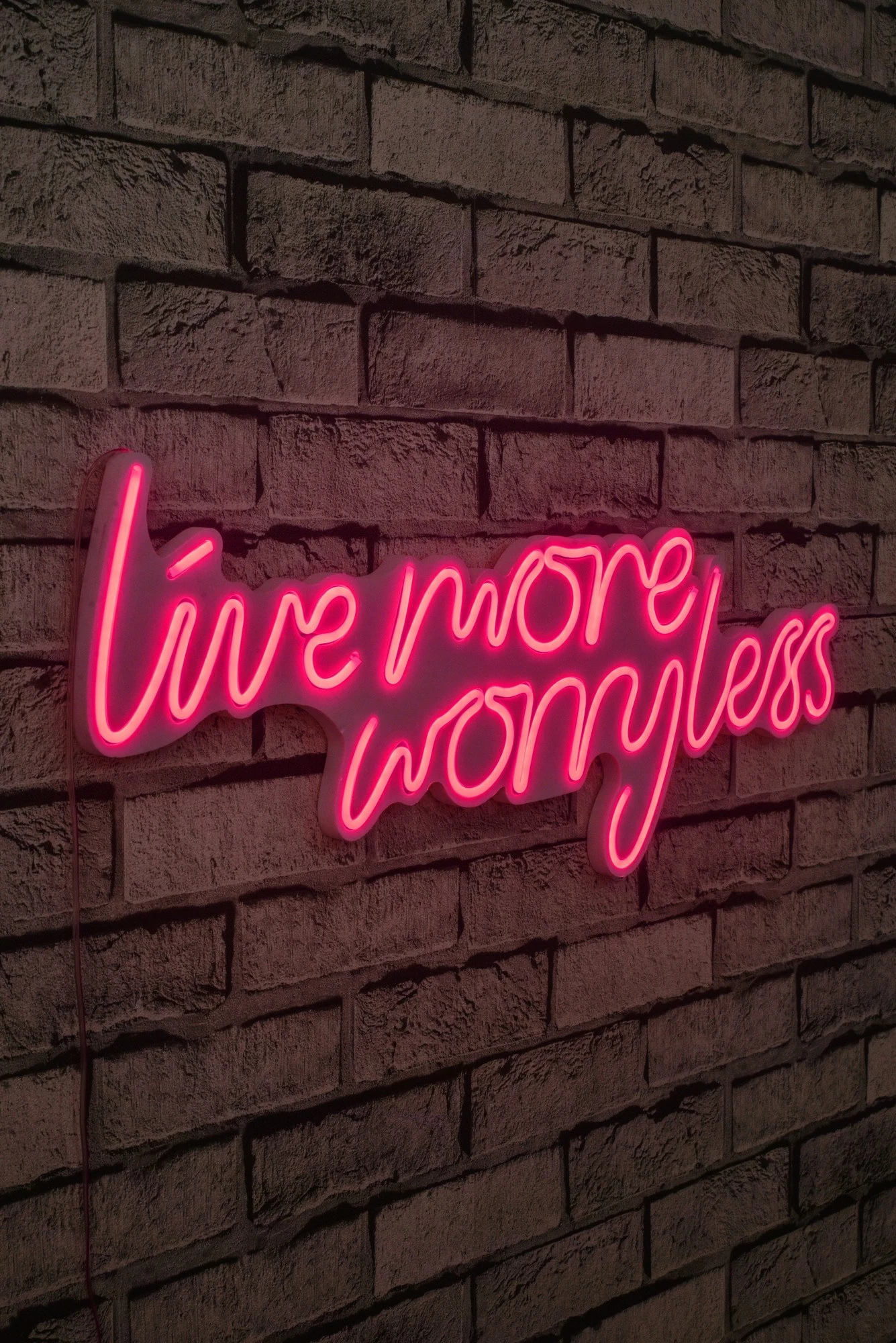 Dekor dritash LED plastike, 'Live More Worry Less', ngjyrë rozë