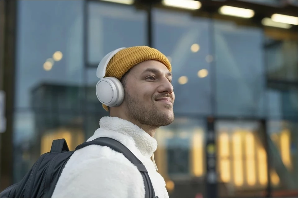 Kufje Philips TAH5209WT/00 me Bluetooth 5.3, over-ear, 65 orë bateri, USB-C, të bardha