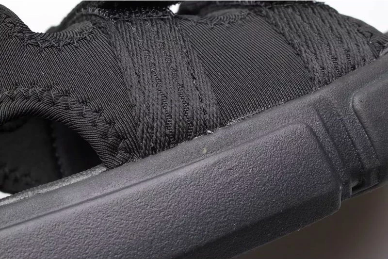 Sandale për femra 4F, të zeza