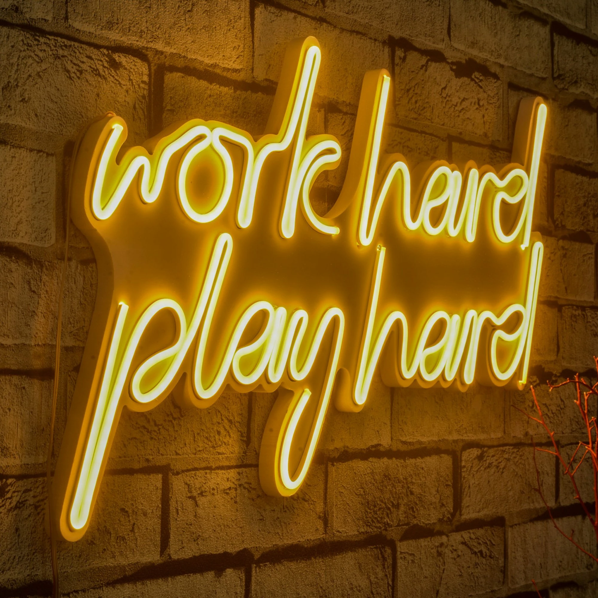 Dekor dritash LED plastike, ngjyrë e verdhë, Work Hard Play Hard
