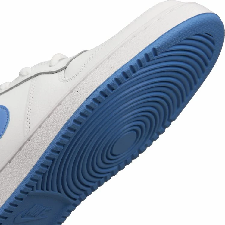 Atlete për meshkuj Nike, të bardha