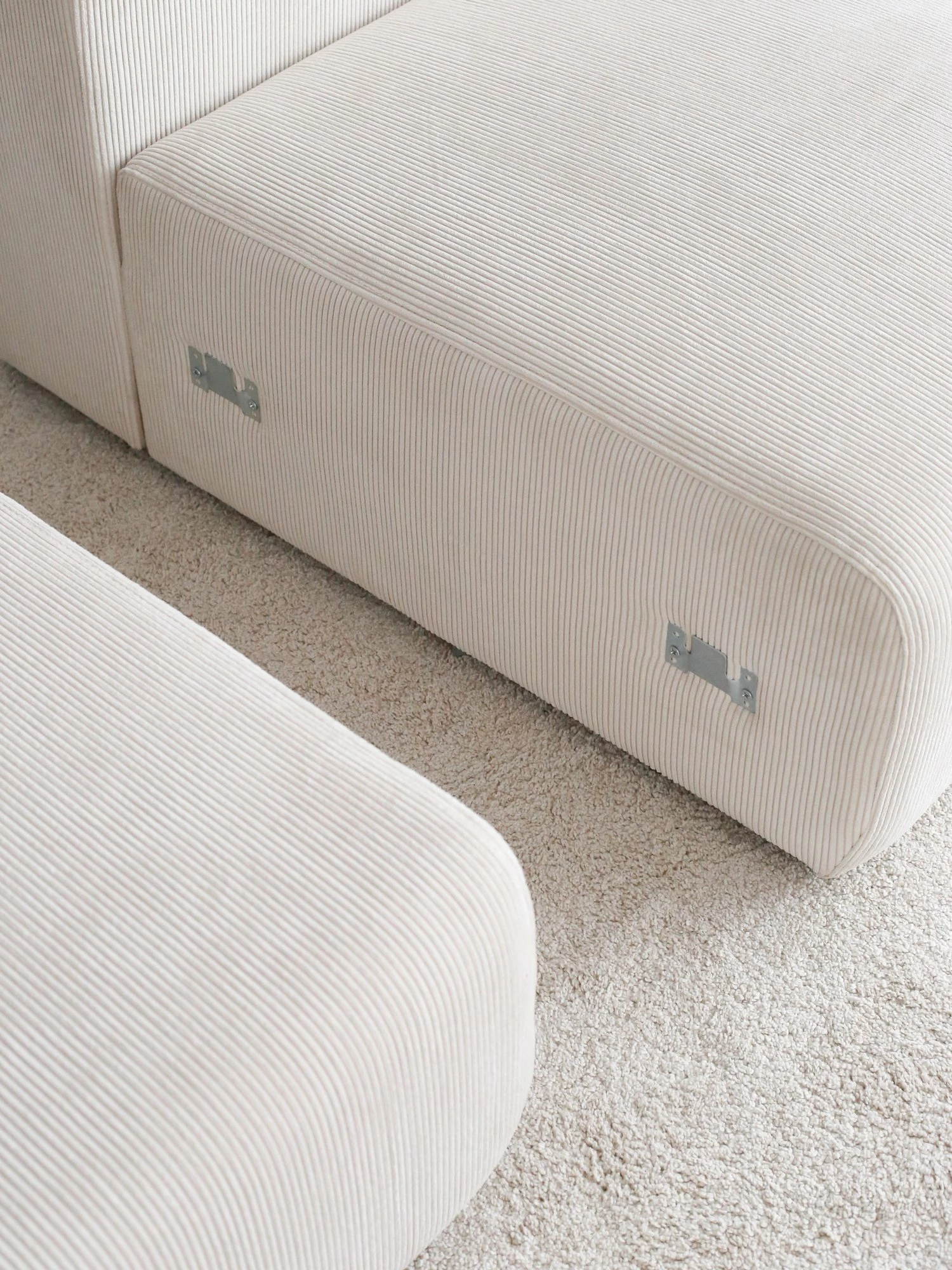 Këndare Yolo, Atelier del Sofa, e bardhë