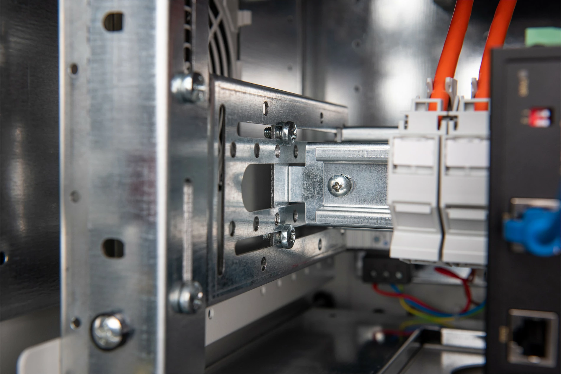 Mbajtëse DIN Rail Digitus 4U, 483mm, çelik i galvanizuar, argjend