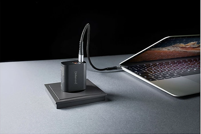 Adapter rryme Intenso W30AC, 30W, USB-C + USB-A, i zi