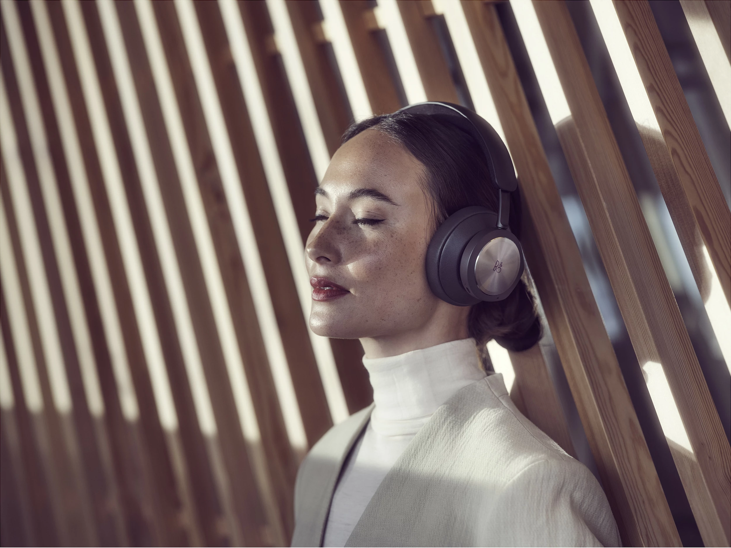 Kufje gaming Bang & Olufsen Beoplay Portal, wireless & me kabllo, Dolby Atmos, Bluetooth 5.1, 3.5mm, ANC, Black Anthracite