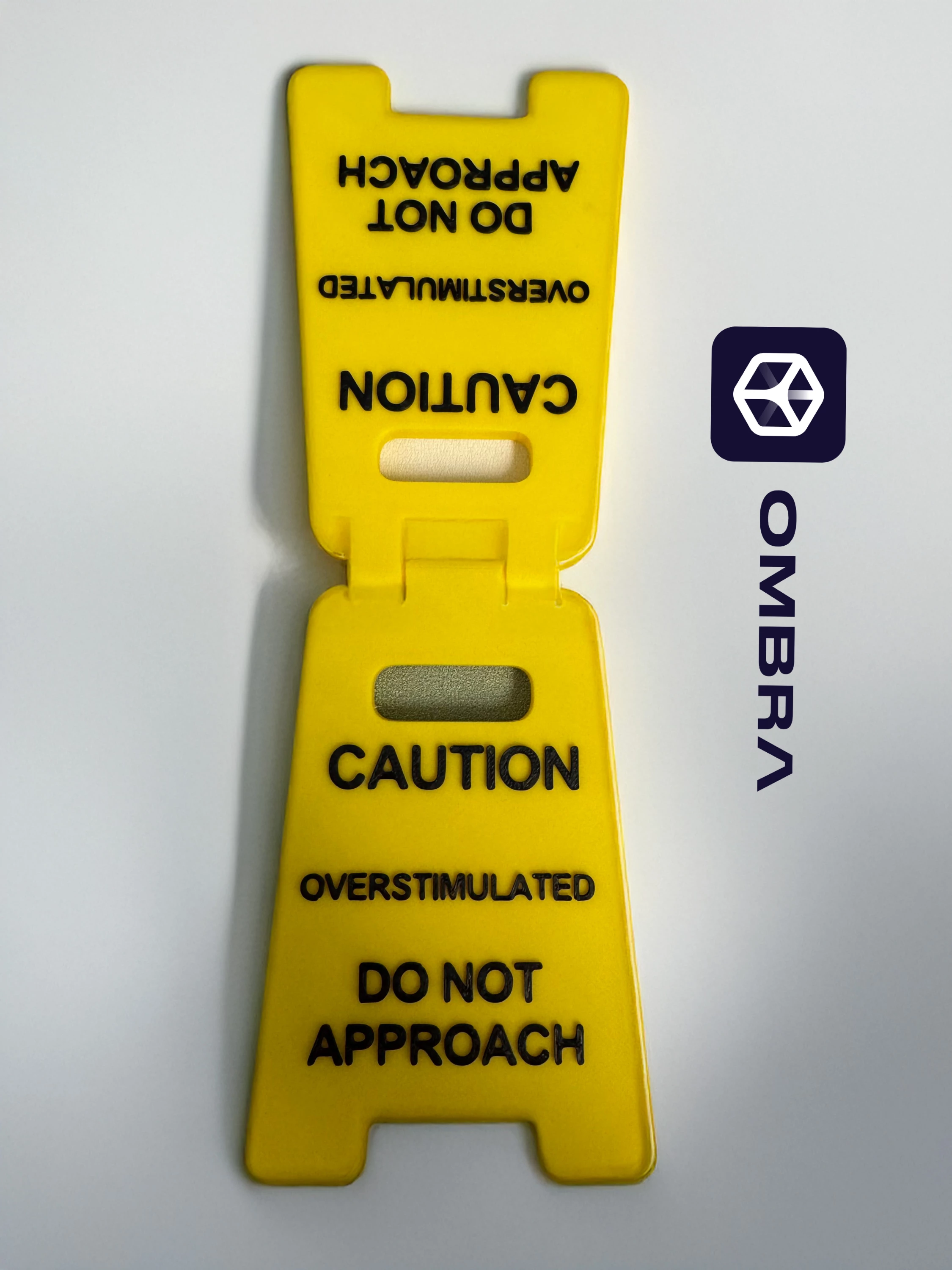 CAUTION MINI DESK SIGN "Overstimulated" - e verdhë