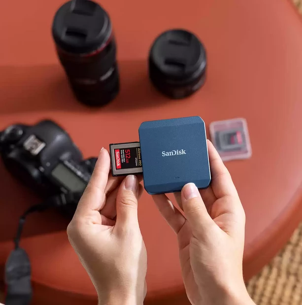Lexues/rekorder kartelash CFexpress Type B SanDisk PRO-CINEMA SDDR-F941-GNKNN USB-C 3.2 Gen 2x2 20 Gb/s MagSafe, gri