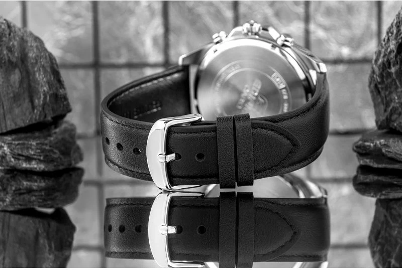 Orë dore për meshkuj CASIO, e zezë