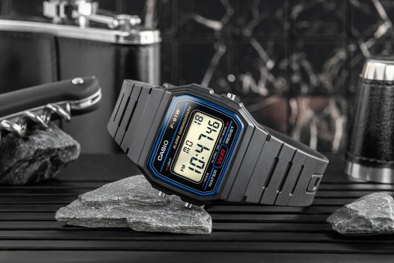 Orë dore për meshkuj CASIO F-91W, e zezë, me kuti