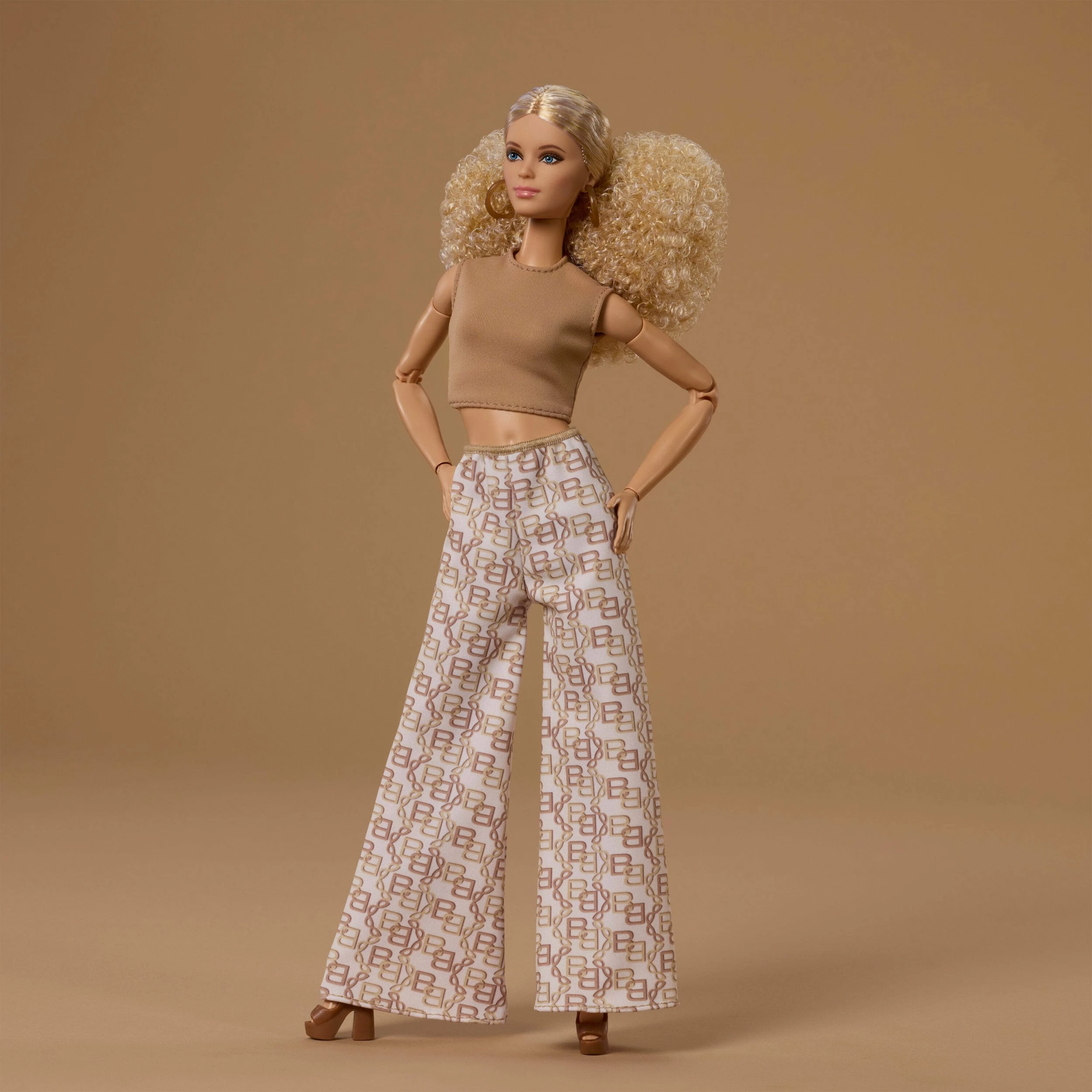 Kukull koleksioniste Barbie Basics, Mattel Signature Model 07 JJX26, Made to Move, me stendë dhe certifikatë, ngjyra neutrale