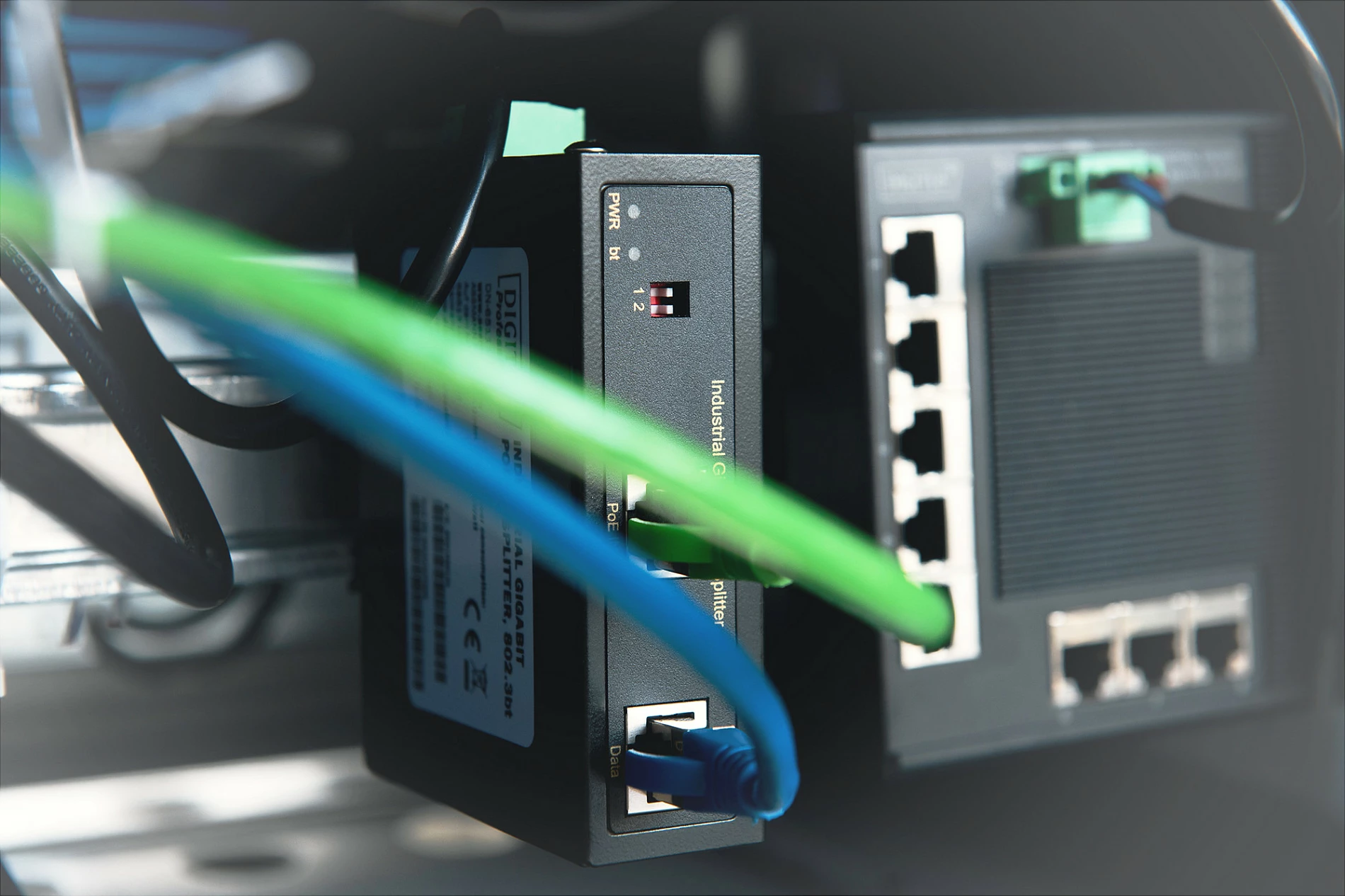Splitter PoE industrial Gigabit Digitus 802.3bt PoE++ 95W, 12-48V, i zi