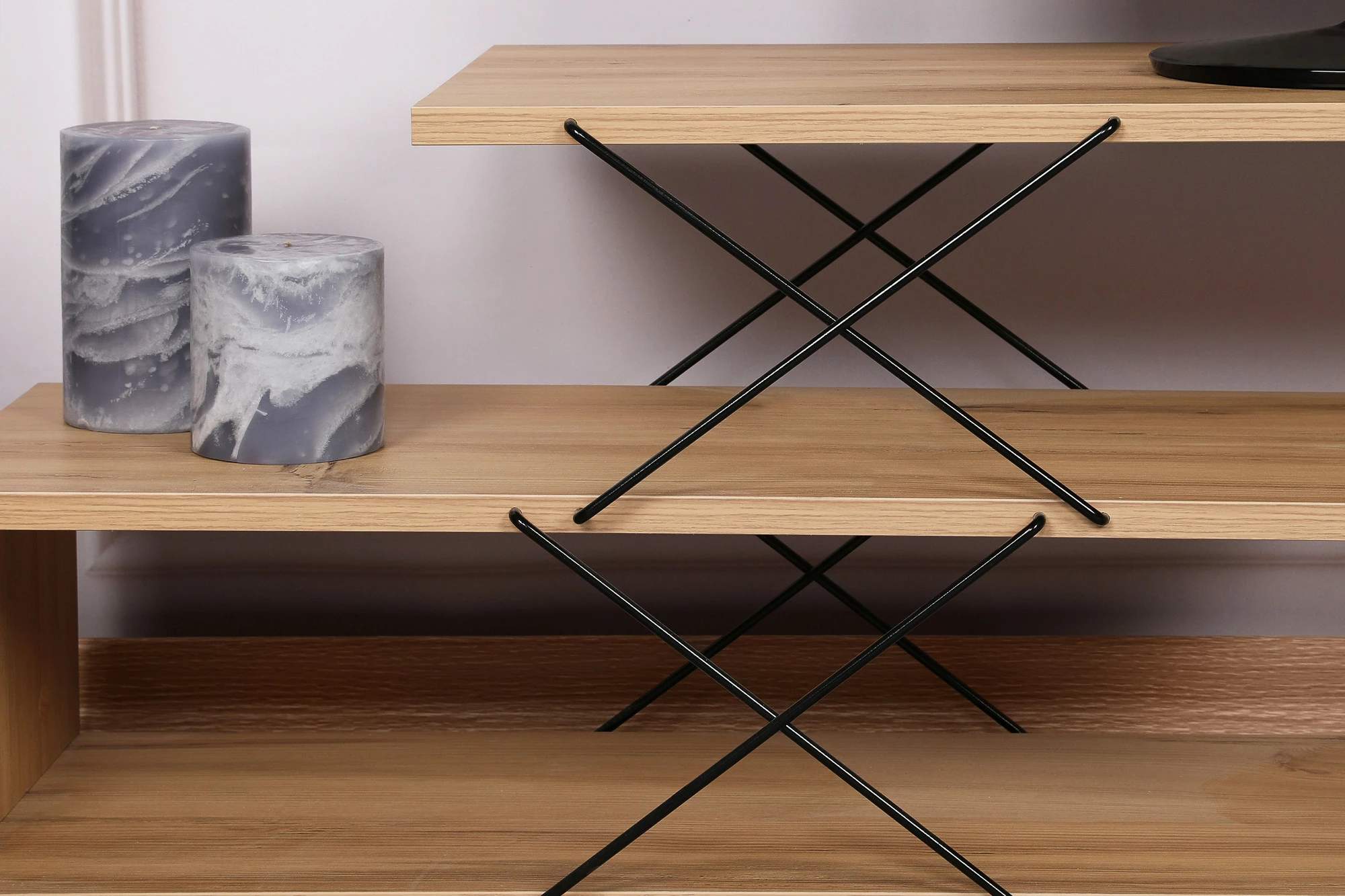 Komodë TV Hanah Home, dizajn zigzag, ngjyrë lisi