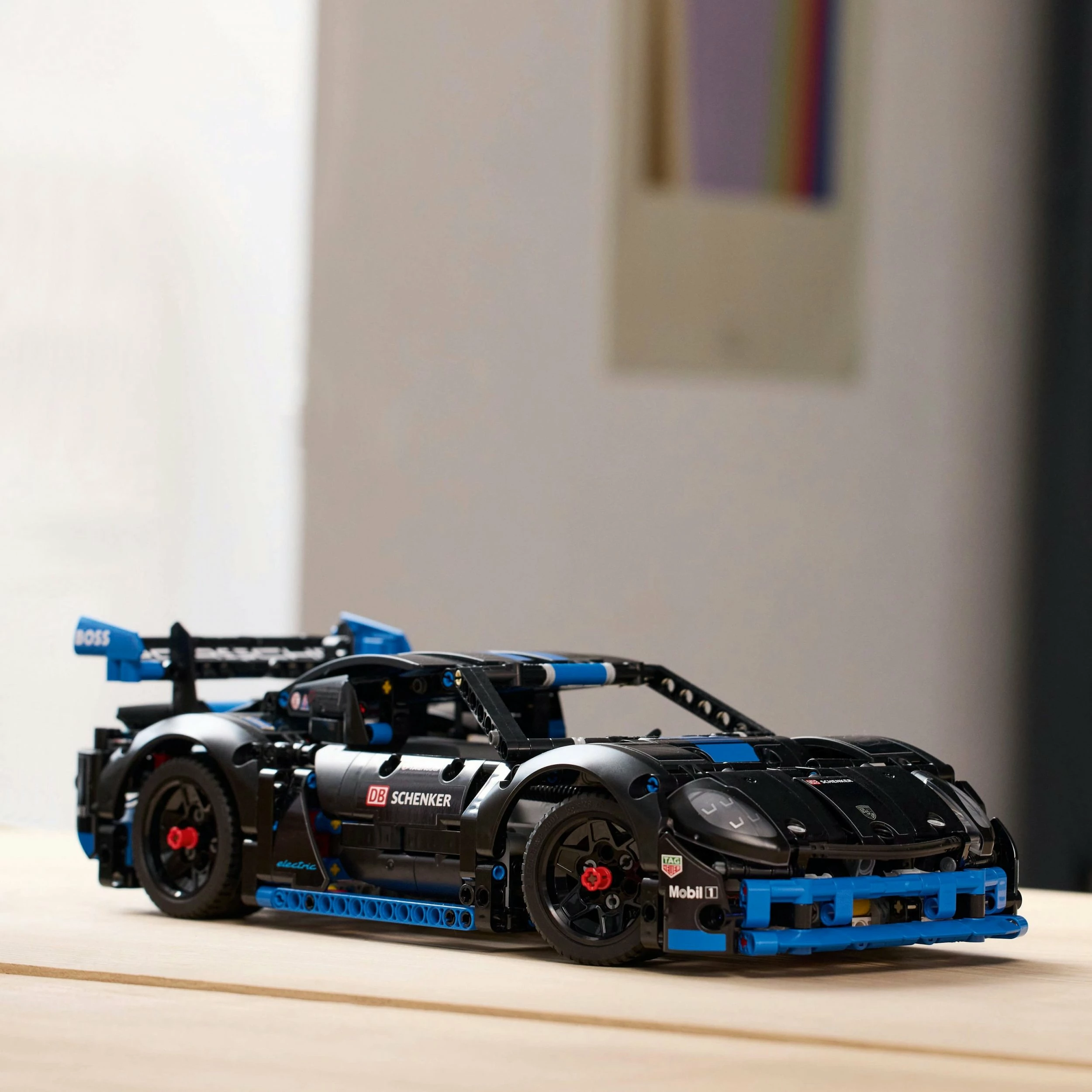 Set LEGO Technic Porsche GT4 e-Performance 42176, 834 copë, remote-control me CONTROL+, zi/kaltër