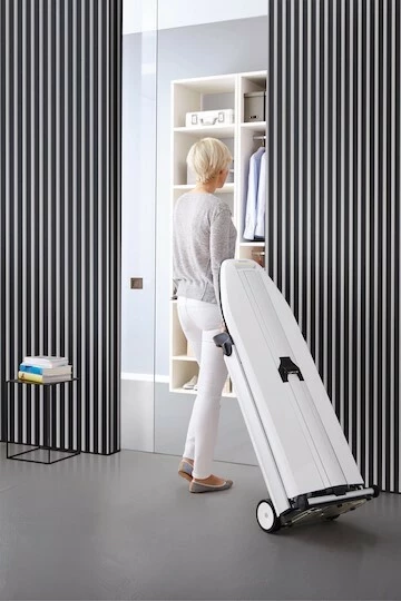 Stacion hekurosjeje me avull Miele B 4847 FashionMaster me ekran, me steamer shtesë, me dërrasë hekurosjeje, bardhë/zi