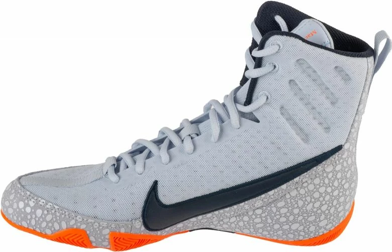 Atlete boksi Nike, të bardha