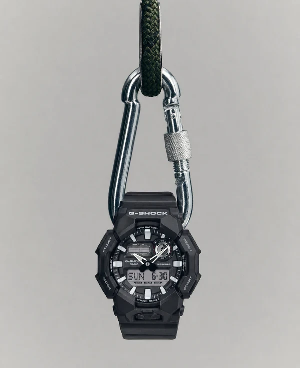 Orë dore G-SHOCK GA-010-1A, e zezë/hirtë
