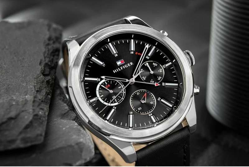 Orë dore për meshkuj Tommy Hilfiger, e zezë