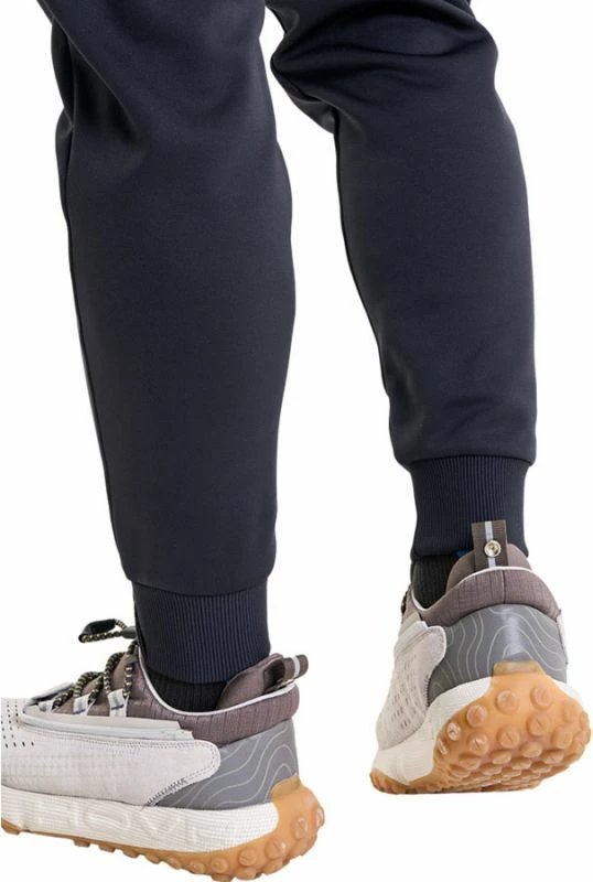 Pantallona sportive për meshkuj Under Armour, të lirshme