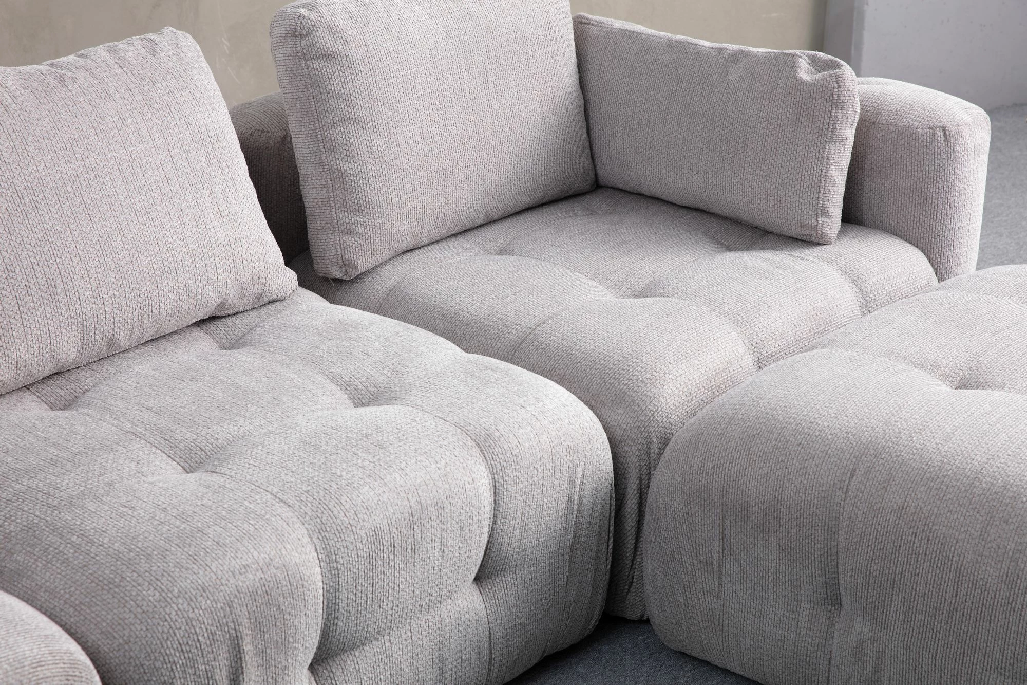 Këndare Amaris, 3 vende me pouffe, ngjyrë gri e çelët