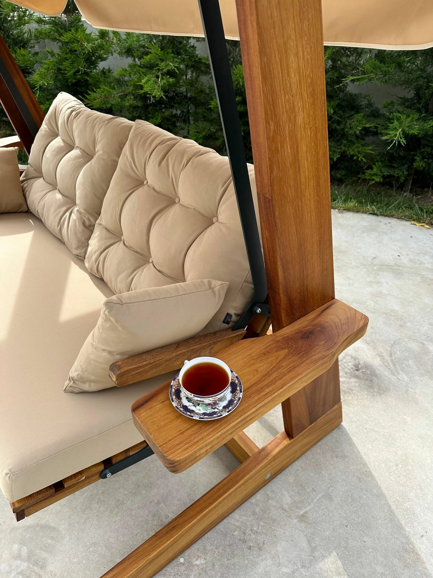 Karrige lëkundëse treshe për kopsht, ngjyrë camel, Skye Decor Sia 2400