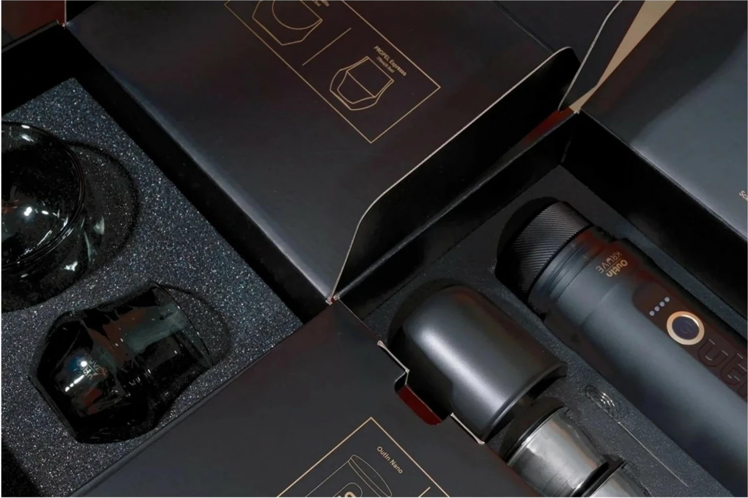 Aparat kafeje portabel OutIn Nano OTST-KRUVE, kapsula Nespresso/miell, wireless, set me gota Kruve, ngjyrë zi/ari