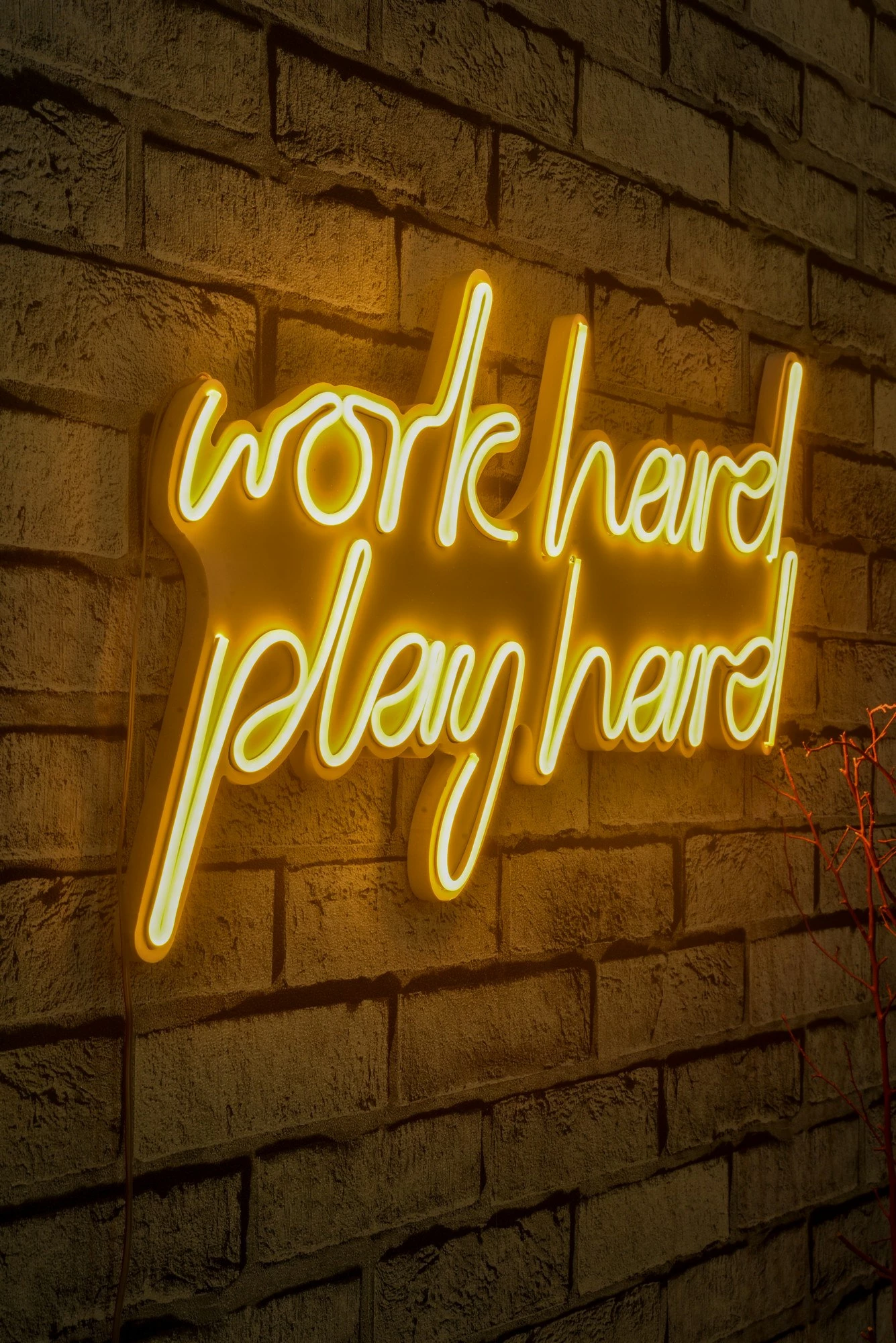 Dekor dritash LED plastike, ngjyrë e verdhë, Work Hard Play Hard