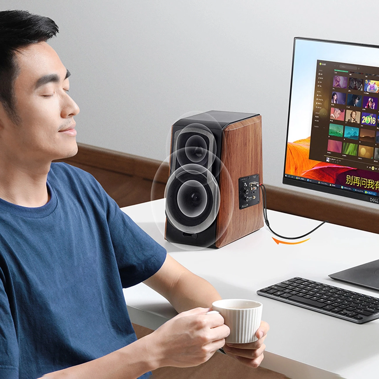 Kabllo audio Ugreen AV116 10584, mini jack 3.5mm në 2RCA, 2m, e zezë